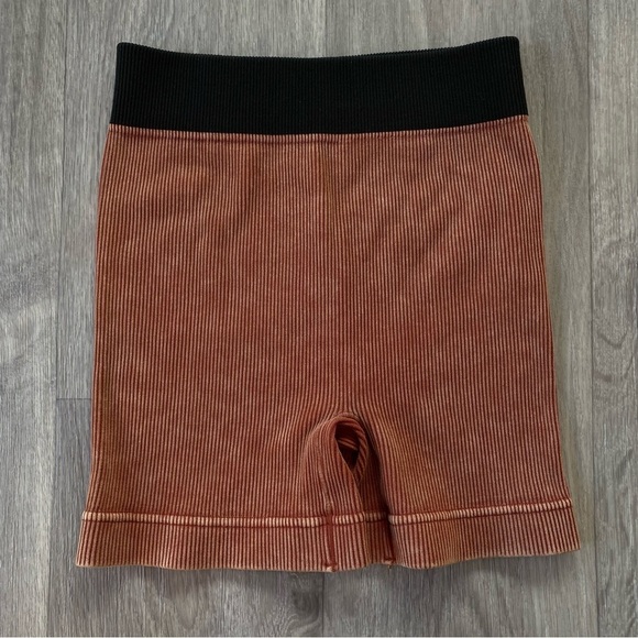 New Mineral Washed Ribbed Seamless High Rise Shorts in Dark Rust - Picture 1 of 7